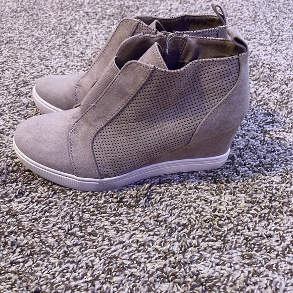 Booties - Picture 4 of 5